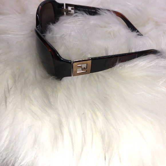 Fendi sunglasses - Picture 2 of 5